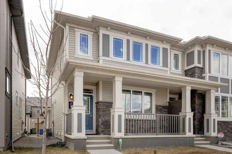 Stylish 3-Bedroom Duplex in Calgary's Carrington