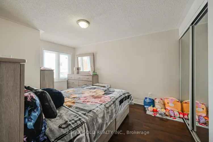 House For Sale in 27, Buttercup Lane, Brampton, Ontario