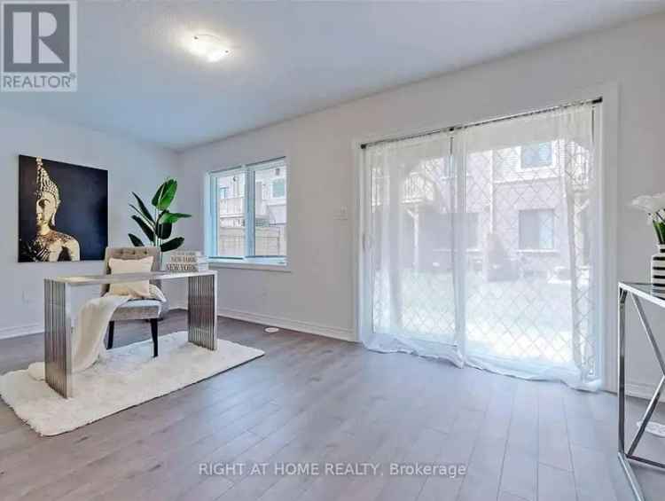 3-Bed 25-Bath Townhome in Hamilton - Modern Living Near Parks and Highways