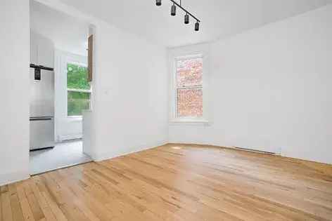 1 room apartment of 73 m² in Montreal