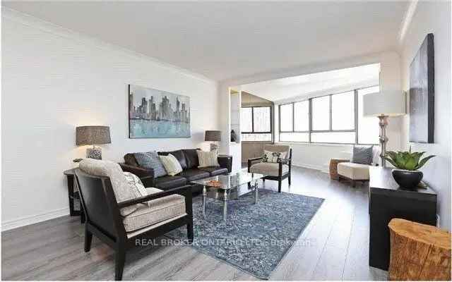 788 Sq Ft 1 1 Harbourfront Condo w Home Office & Locker