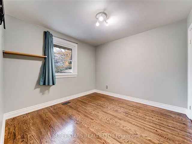 House For Sale in Newmarket, Ontario