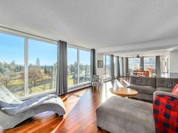 Tsawwassen Sub-Penthouse with Golf Course Views