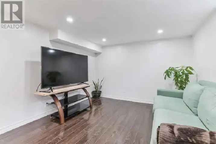 Renovated 3 BR Basement Apartment Danforth Eglinton
