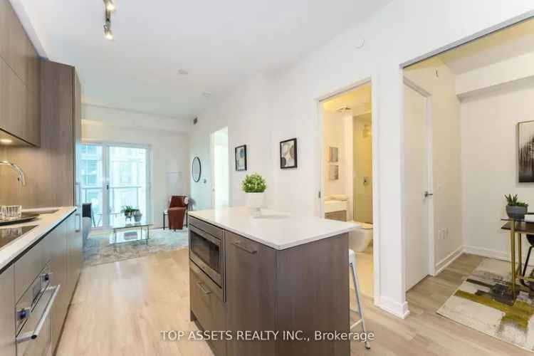 Condo For Rent in 1, Yorkville Avenue, Toronto, Ontario