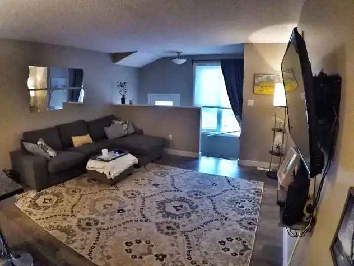 Beautiful 2 Bedroom Townhouse 2 Car Garage Near Jagare Ridge Golf Course