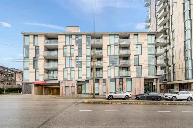 Vancouver East Condo for Sale: 2 Bed 1 Bath Corner Unit in Fraser Commons