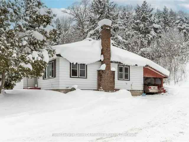 3 Bedroom Country Home near Skeleton Lake