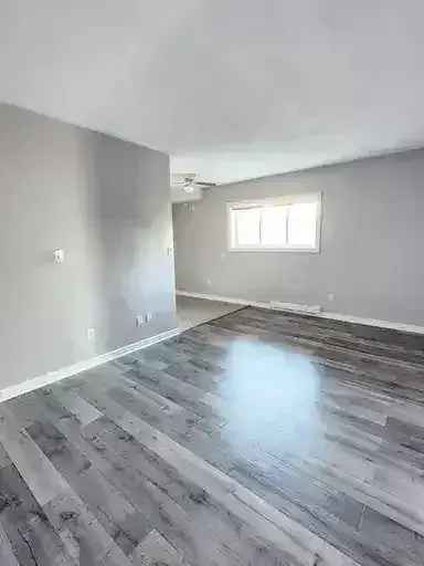 2 Bedroom Apartment in Oshawa Available May 1st