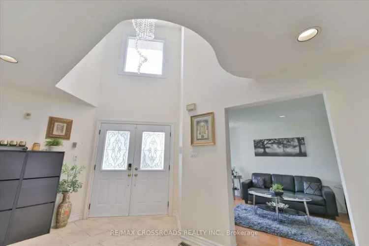 Stunning 5000 sq ft Executive Home Ravine Walkout Basement