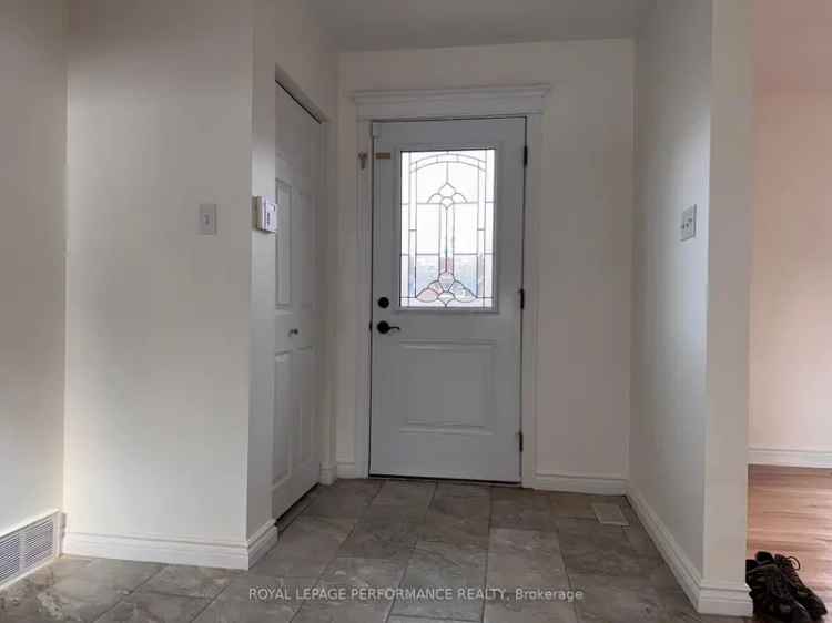 1959 Charming 3-Bed 2-Bath Home Near 417 and LRT