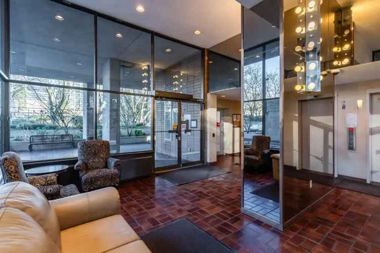 Updated Burnaby Penthouse Condo near Skytrain