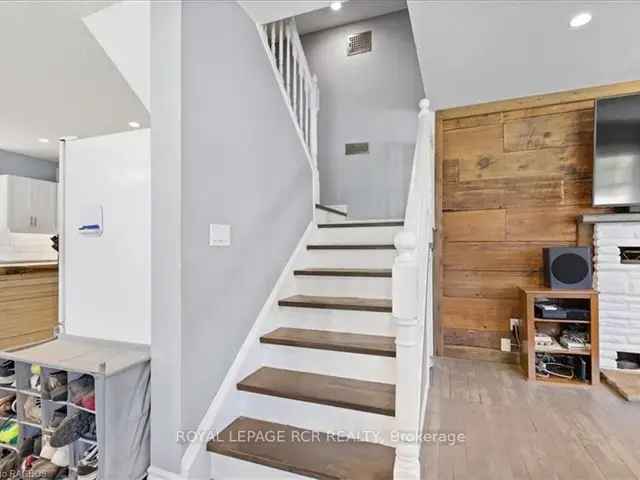 House For Sale in Harrison, Ontario