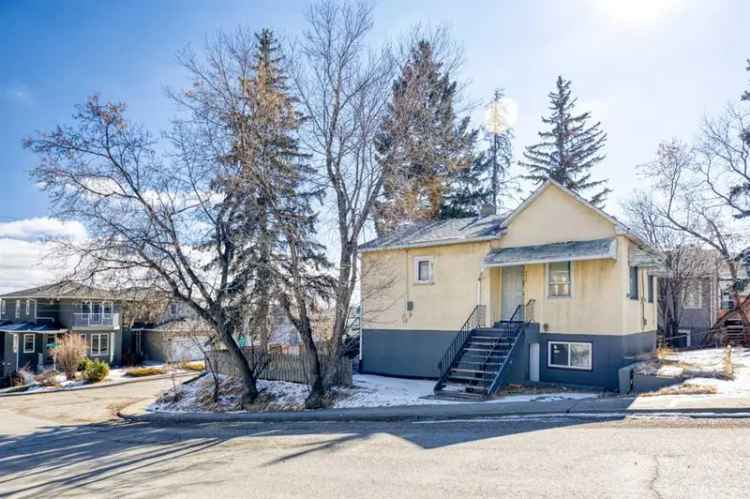 House For Sale in Calgary, Alberta