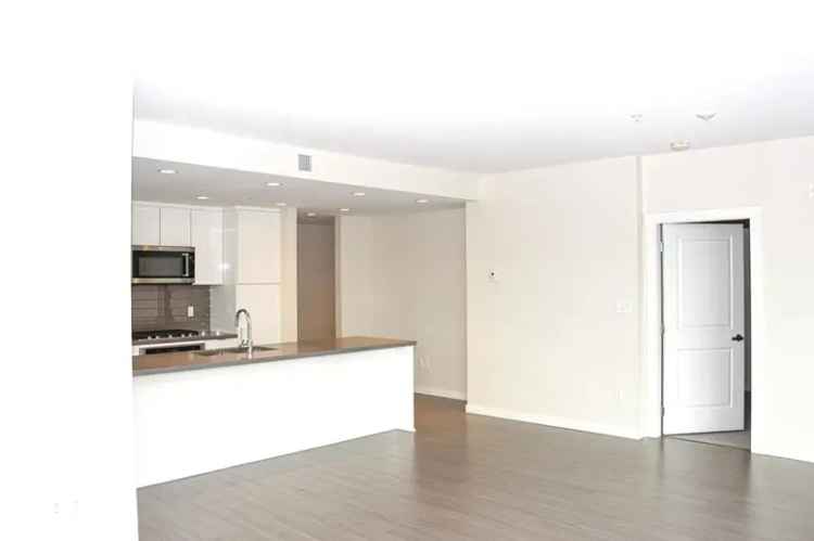 Condo For Sale in North Vancouver, British Columbia