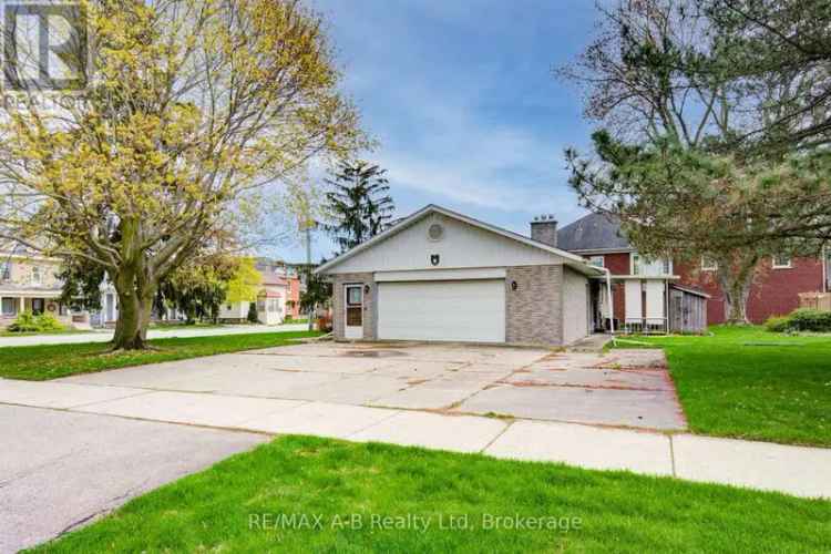 Spacious Bungalow - Granny Suite Potential - Near School and Park