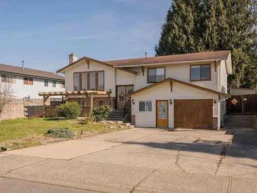 2288 sq ft House 4 Beds 3 Baths in Walnut Grove Langley