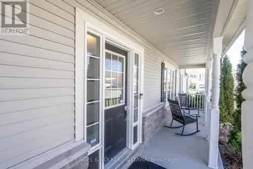 4 Bed 4 Bath Townhome in Barrhaven's Half Moon Bay