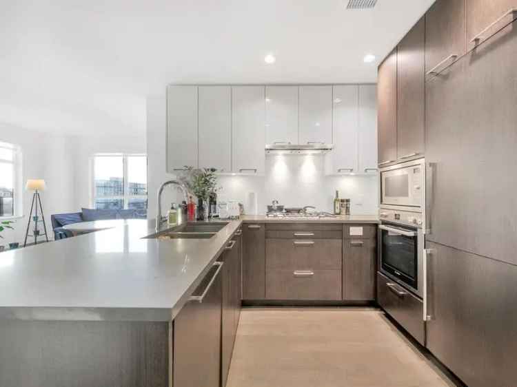Rent Stunning Penthouse Corner Unit in Richmond with Modern Features