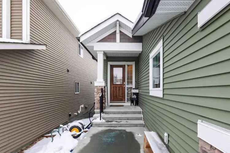 House For Rent in Town of Cochrane, Alberta