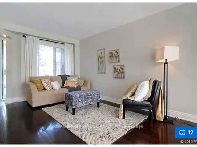 Courtice Townhome: 3 Beds, 3 Baths, Backyard, 2-Car Parking