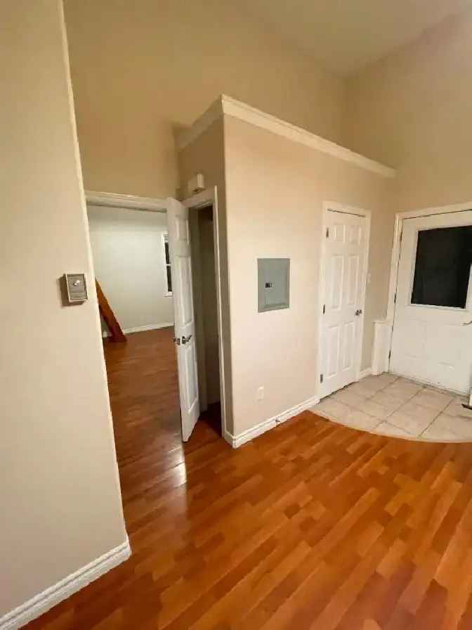 High Ceilings, 1 bedroom, Central HFX, Power Incl.  November 1st