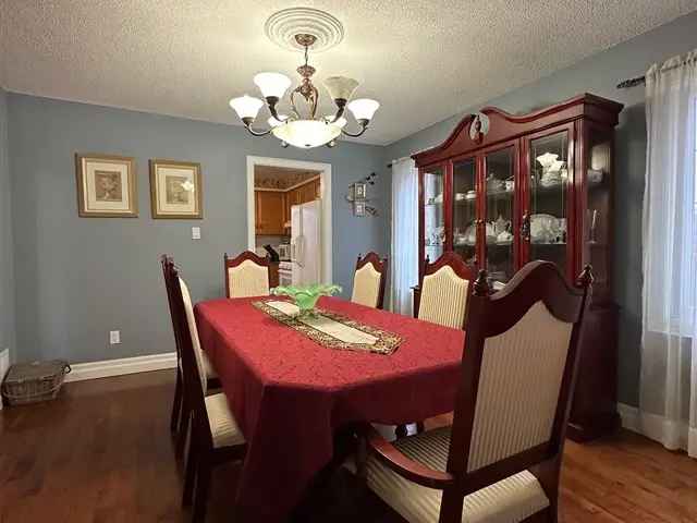 House For Sale in Mississauga, Ontario