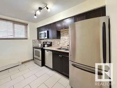 Immaculate Renovated 2 Bed Condo Near Transit and Amenities