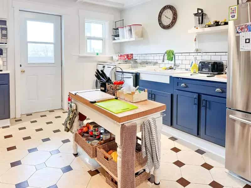 Buy house in Paradise with versatile income potential and modern charm
