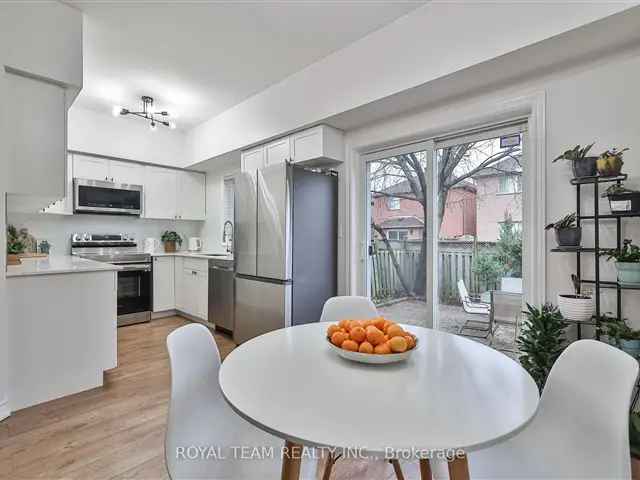 Townhouse For Sale in Vaughan, Ontario