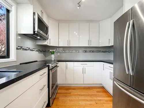 Townhouse For Sale in Lynnmour North, North Vancouver