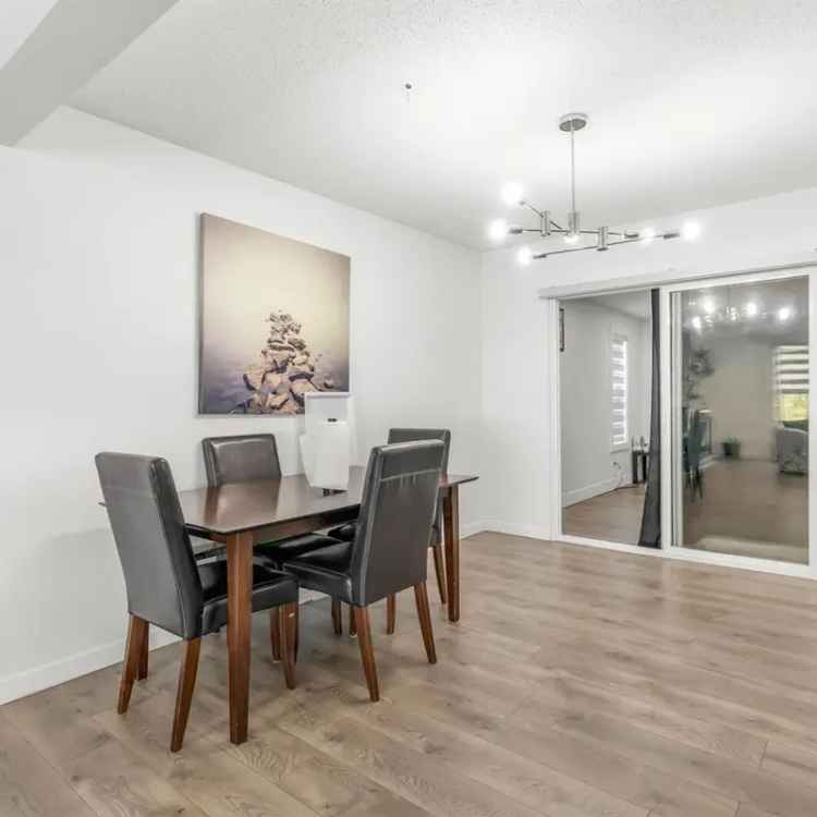 West Abbotsford Split-Entry Home 4+1 Beds 2.5 Baths Updated