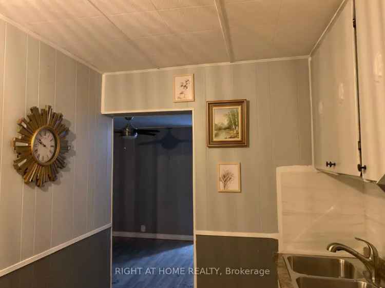 3-Bedroom Semi-Detached Home in Hamilton Near Schools and Amenities