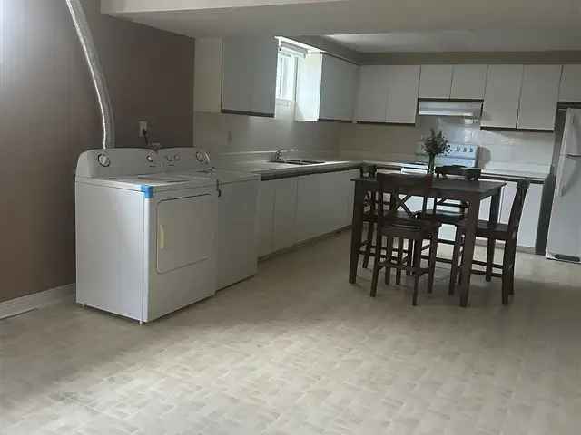 Spacious Basement Apartment in Stouffville Near GO Train