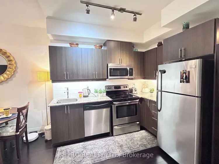 Condo For Sale in 17, Kenaston Gardens, Toronto, Ontario