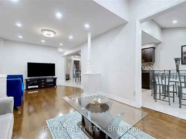 Spacious 3 2 Bedroom Freehold Townhouse in Erin Mills