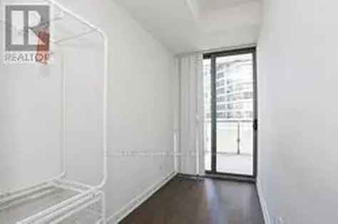 2 rooms apartment of 455 m² in Toronto