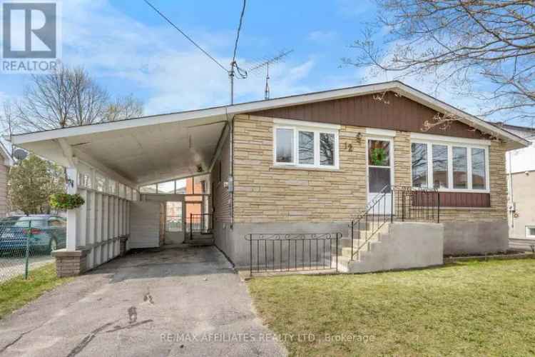 Charming Perth Bungalow: 3 Bed, Spacious Yard, Main Floor Laundry