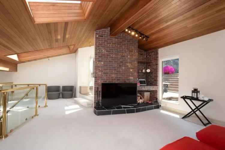 Deep Cove House for Sale: Stunning Views, Spacious Home