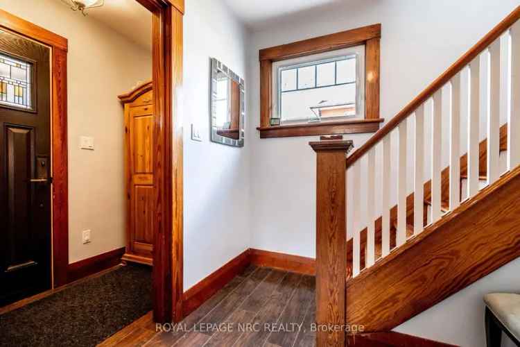 1931 Charmer Updated Kitchen Huge Backyard Midtown Port Colborne
