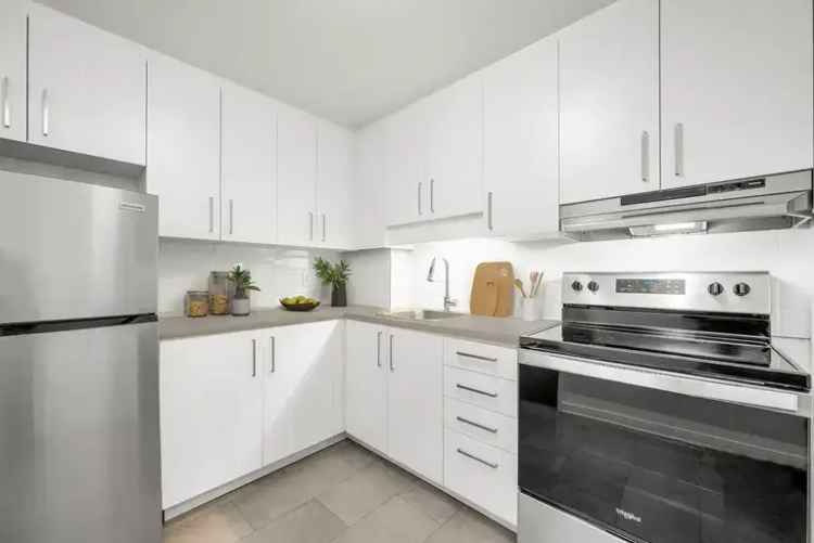 Apartment For Rent in 220, Woodridge Crescent, Ottawa, Ontario