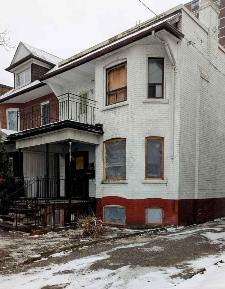 House For Sale in Toronto, Ontario