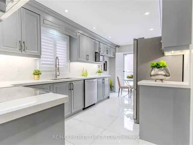 House For Sale in Vaughan, Ontario