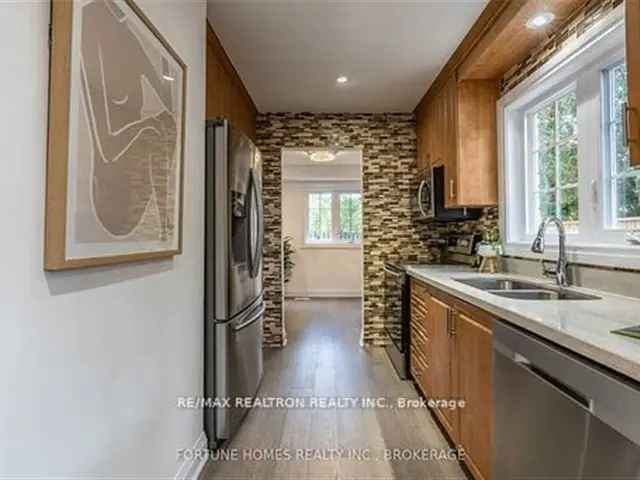 House For Sale in Aurora, Ontario