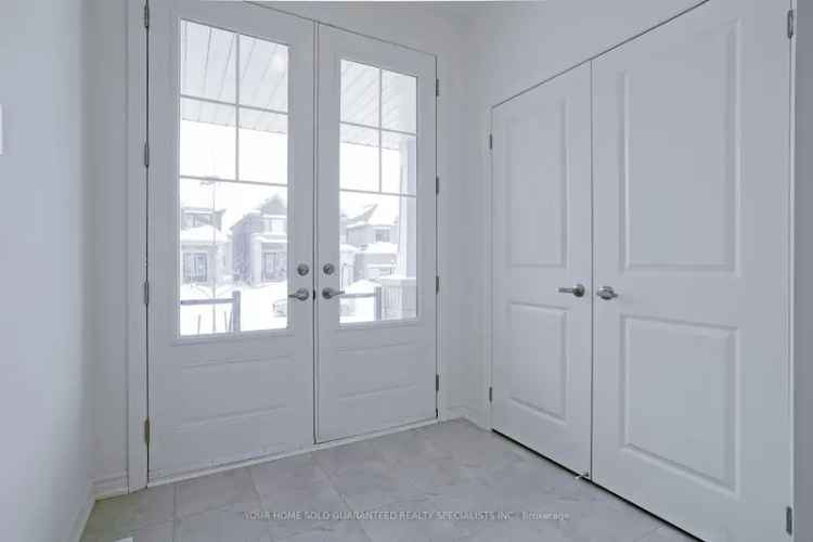 Spacious Semi-New Detached Home in Midhurst Valley