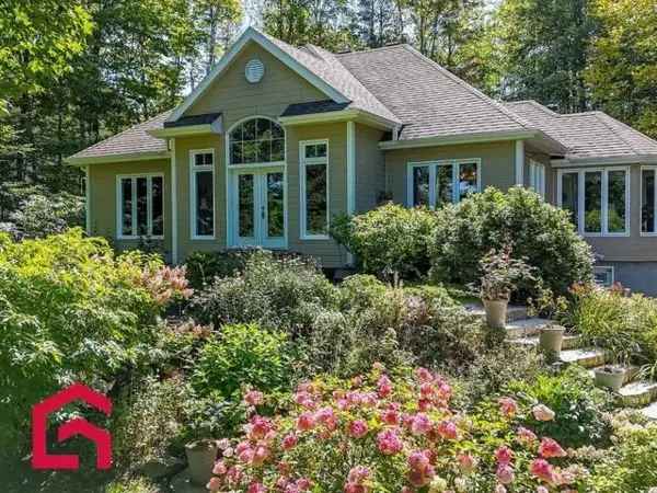 Bungalow for Sale in Saint-Sauveur with Mountain Views
