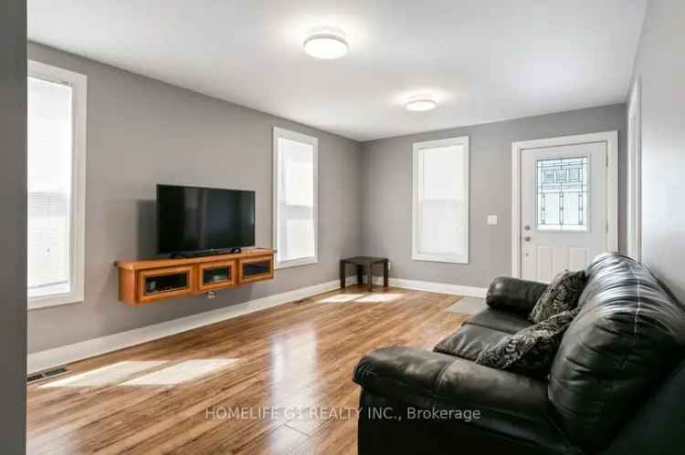 House For Sale in Windsor, Ontario