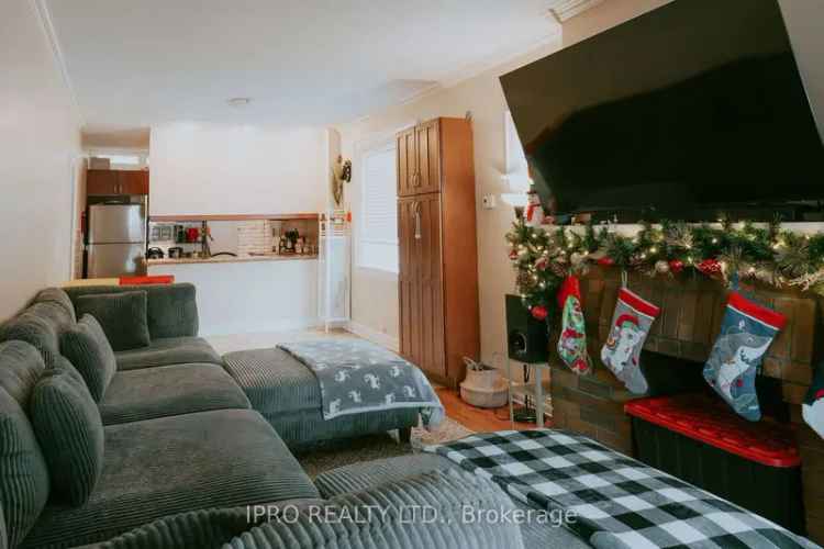 House For Sale in Toronto, Ontario