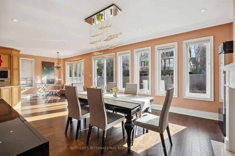 Executive Home in Governor's Bridge Estates North Rosedale