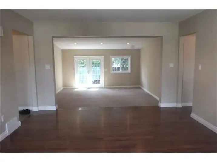 3BR Main Floor House ALL UTILITIES Included